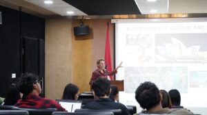 Consulate-General Jo Stevens give open lecture about bilateral relationship between Indonesia and Australia